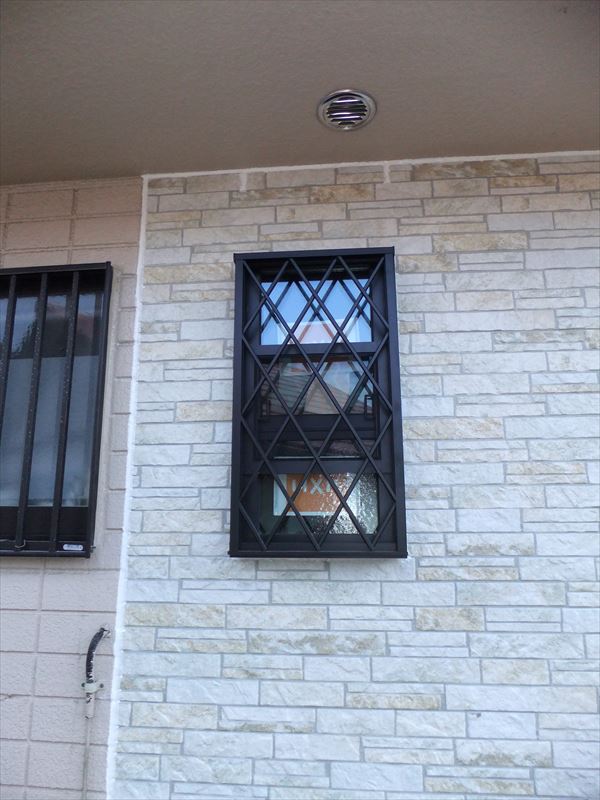 窓交換・外壁補修後の外観