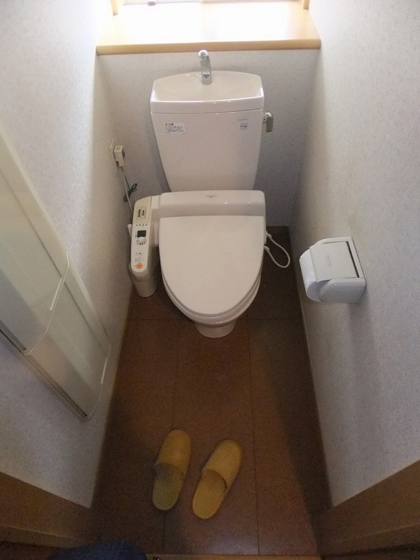 リフォーム前の古いトイレ　1F