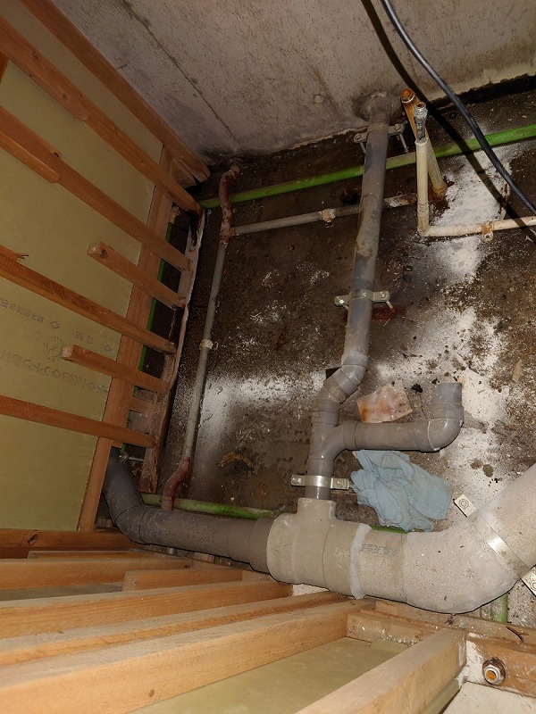 水漏れのあった洗面化粧台の床下配管