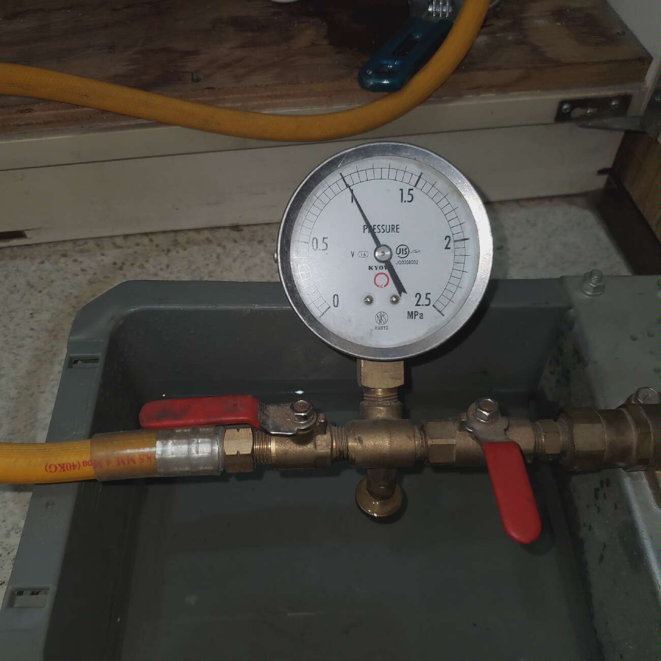 水漏れ修理の水圧点検