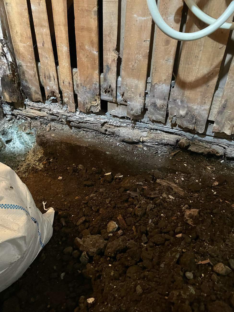 床下水漏れからシロアリ被害に発展したお風呂の土台