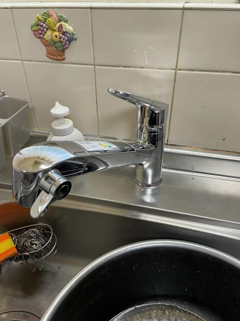 浄水機能付きキッチンの水栓金具
