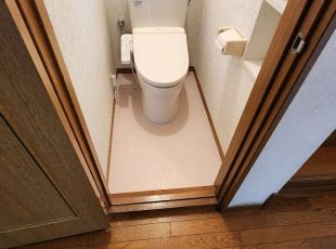 埼玉県上尾市トイレリフォーム｜浴室扉の交換も含め費用を紹介