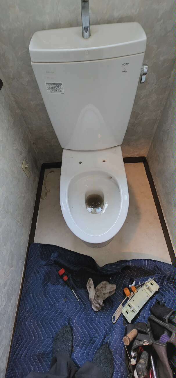 価格・工事費込みのTOTOのトイレの施工事例┃ウォシュレットのみ交換