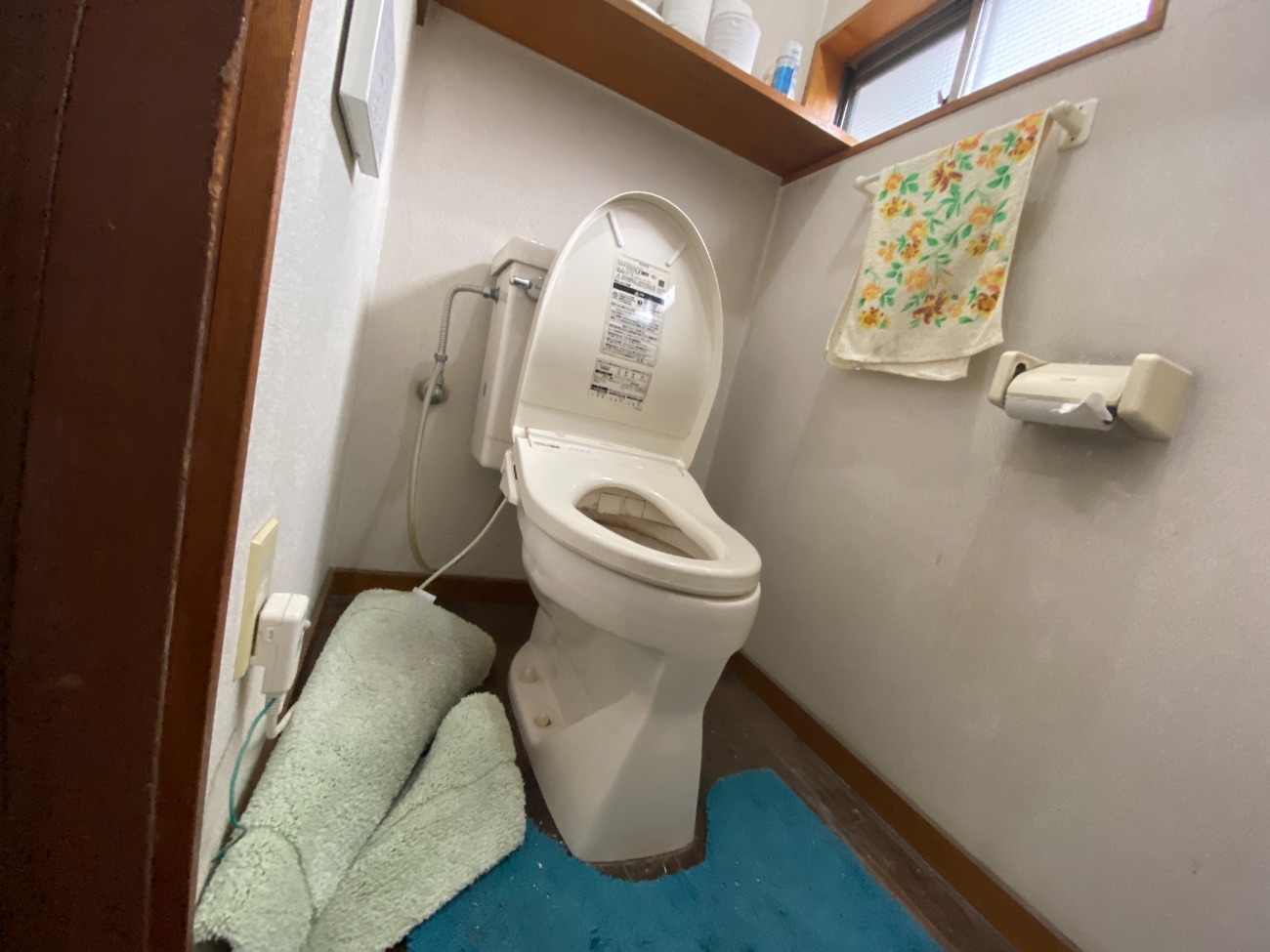 TOTOのトイレ交換工事費込み事例┃トイレ交換・床下地解体・内装