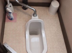 埼玉県入間市工場トイレリフォーム｜リクシルアメージュを設置のBefore