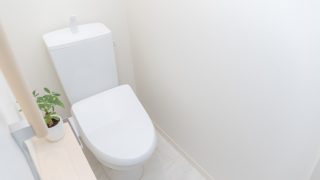 タンク付きトイレ