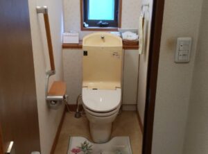 埼玉県入間市トイレリフォーム｜TOTOピュアレストQR工事費込の価格のBefore