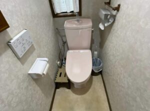 埼玉県川越市トイレリフォーム｜TOTOピュアレストQRフチレスを設置のBefore