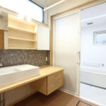 お風呂と洗面所のリフォームはセットでするべき？メリットや注意点、費用相場まで解説【事例付き】