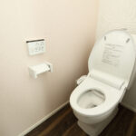 【リクシル】トイレの評判をわかりやすく解説｜後悔しやすいポイントやTOTOとの比較も紹介