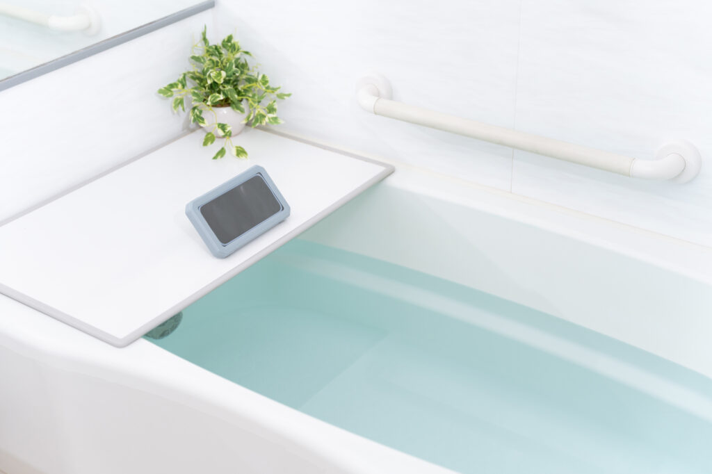 カビの生えにくいお風呂メーカー3選｜カビが生える原因や浴室選びのポイントまで解説