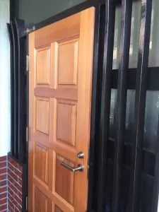 特注の玄関ドア